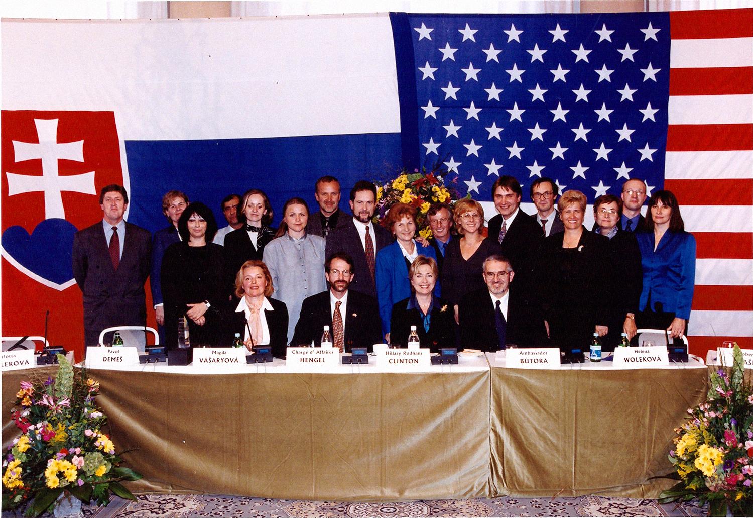 1999, Bratislava: Debata s predstaviteľmi mimovládnych organizácií.