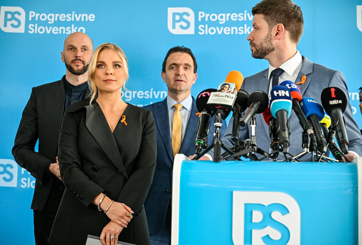 20. február 2024, Bratislava: Michal Truban, Veronika Cifrová Ostrihoňová, Ľudovít Ódor a predseda Progresívneho Slovenska Michal Šimečka predstavujú svojich kandidátov do europarlamentu.