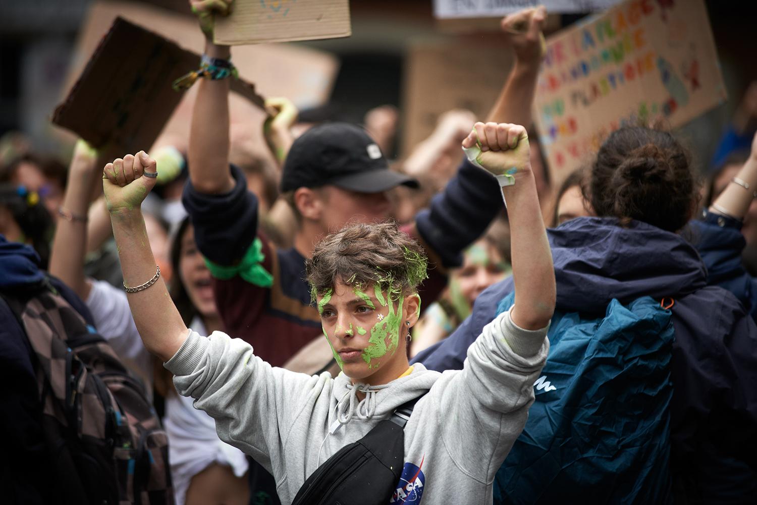 24. máj 2019 Toulouse, Francúzsko: Študentský protest, ktorý začala aktivistka Greta Thunberg, sa rozšíril aj do viacerých miest vo svete. Mladí ľudia protestujú proti nečinnosti vlád vo veci klimatickej krízy.