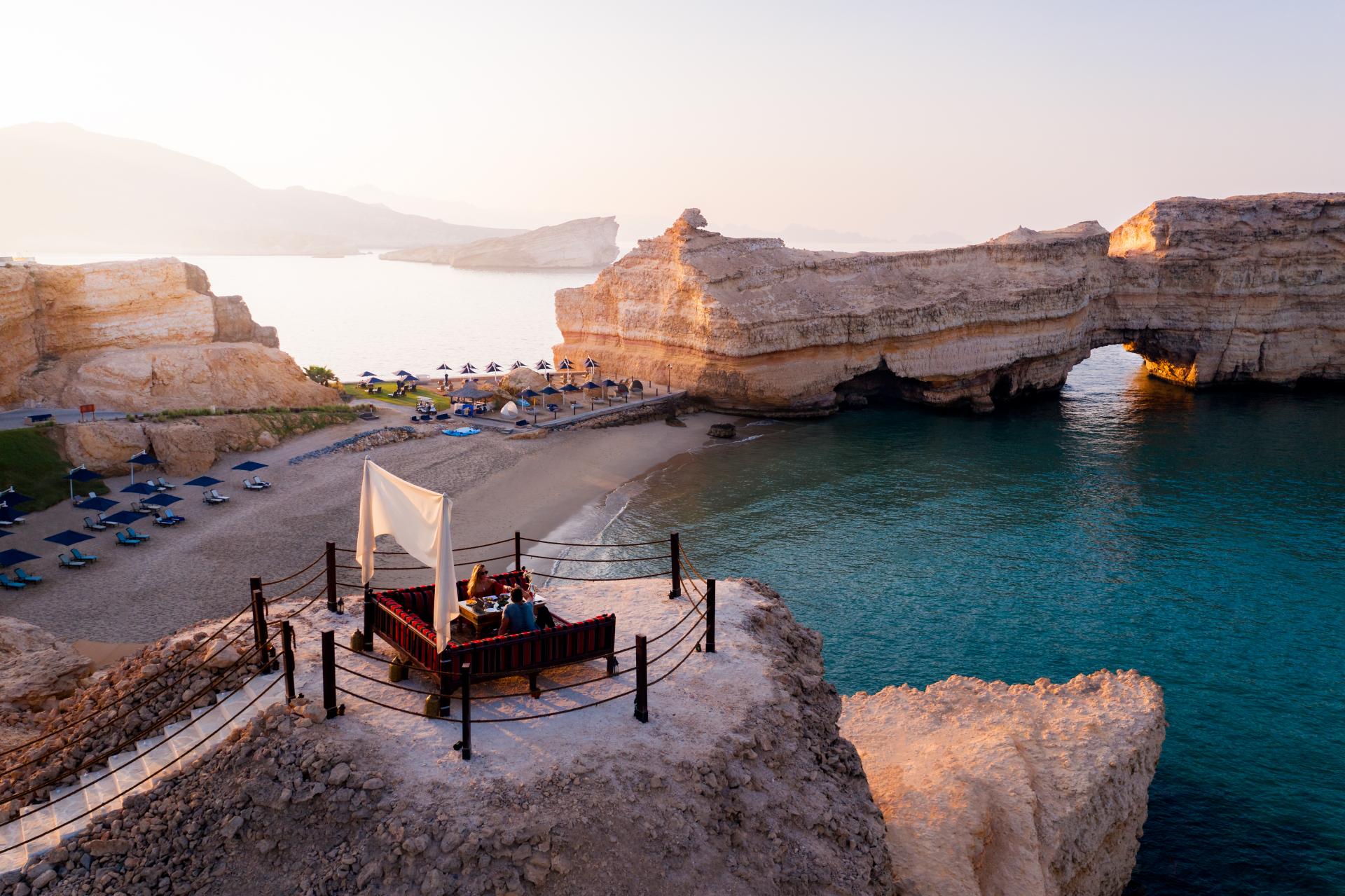 Jedinečná prírodná, súkromná pláž hotel Al Husn len pre dospelých, Muscat