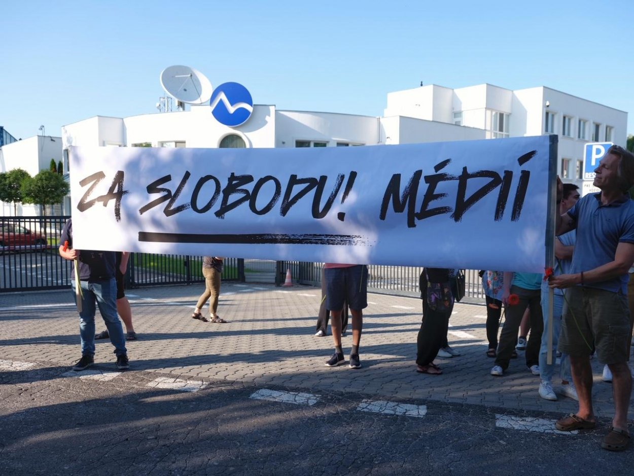 Protest Za slobodu médií pred TV Markíza