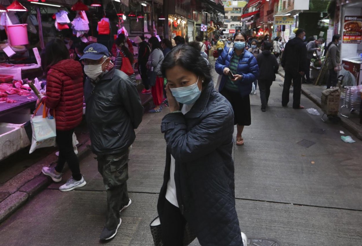 Hongkonská polícia zatkla 15 aktivistov za účasť na vlaňajších protestoch