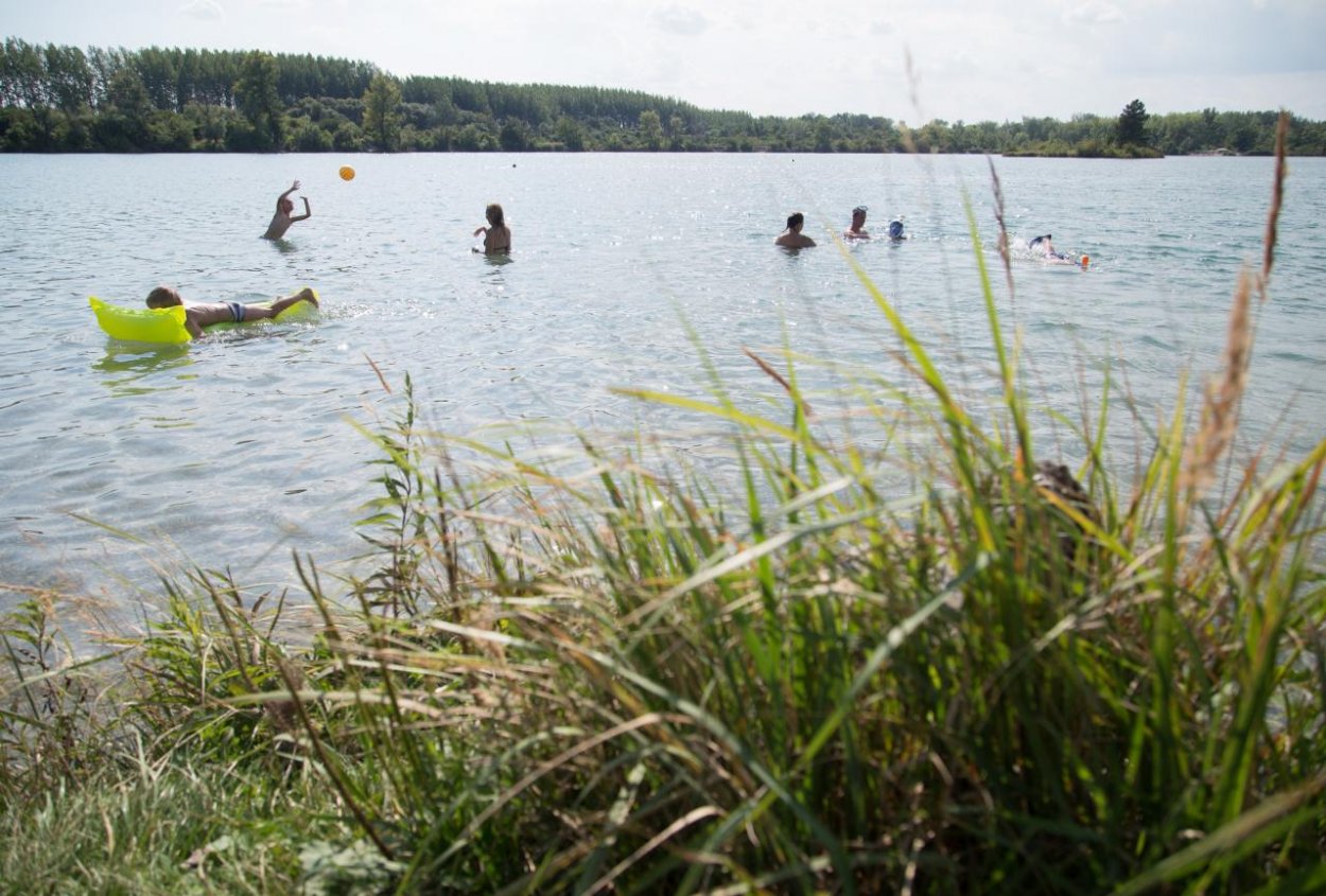 SHMÚ upozorňuje na horúčavy, záchranári pripomínajú dôležitosť pitného režimu