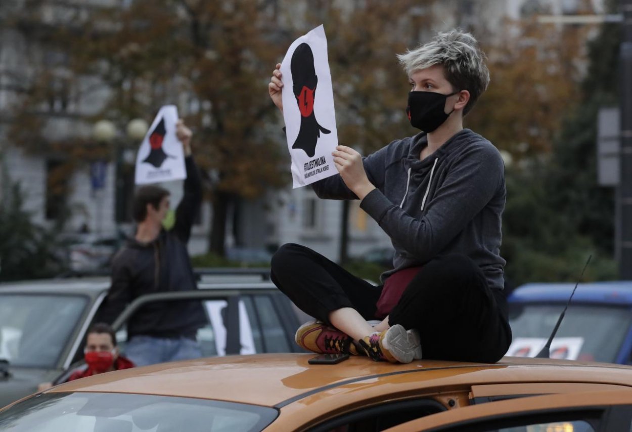 Poľská vláda pritvrdila voči potratom. Ženy vyšli do ulíc a s protestami neplánujú skončiť