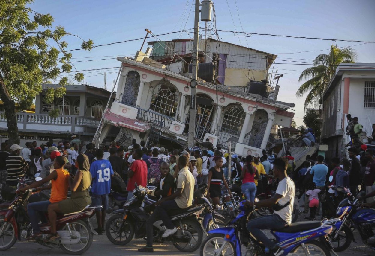 Pri silnom zemetrasení na Haiti zahynulo najmenej 304 ľudí