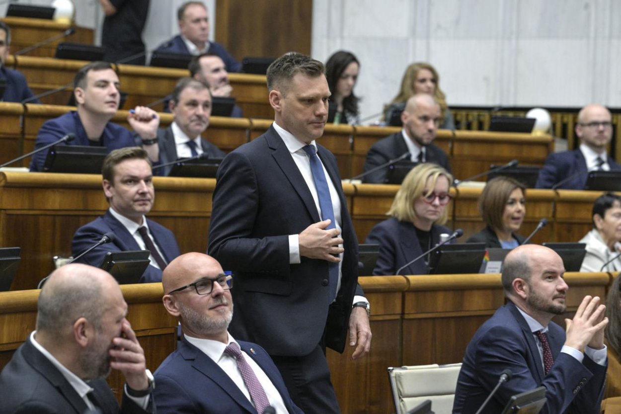 Poslanci začali dnešný rokovací deň 12. schôdze rozpravou k zákonu o eliminácii medveďa