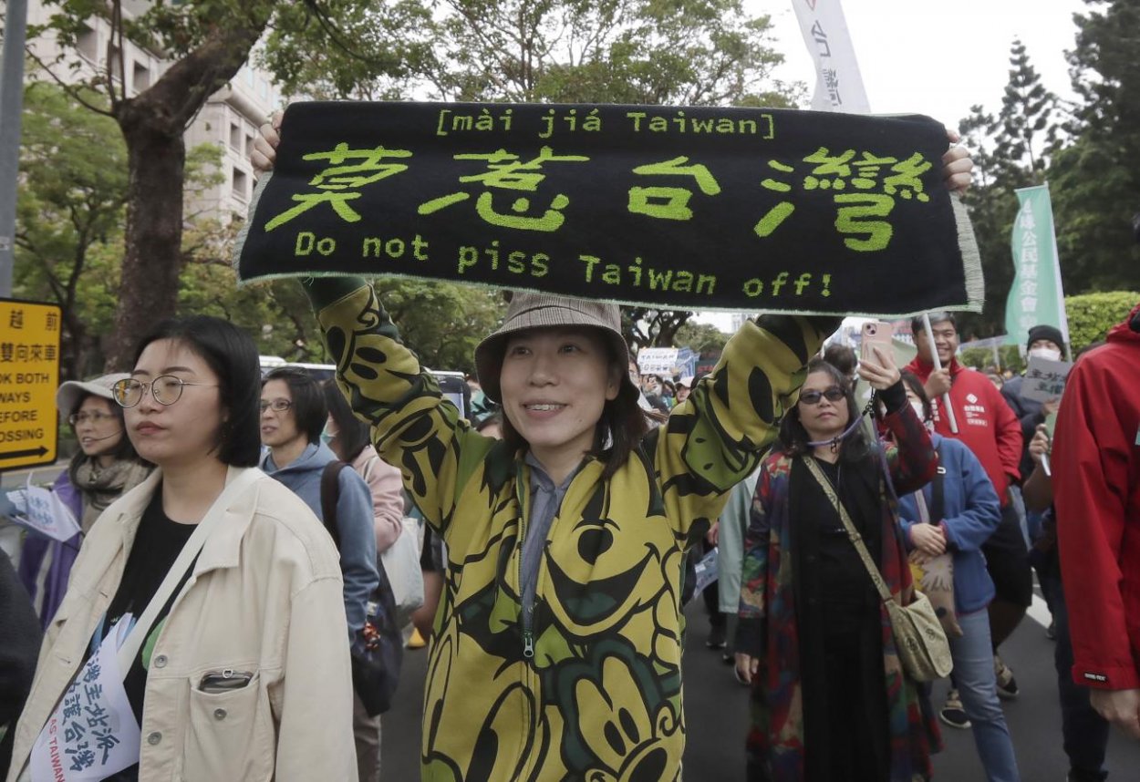 Taiwan vyhlásil pohotovosť, pretože Čína obmedzila vzdušný priestor v jeho okolí