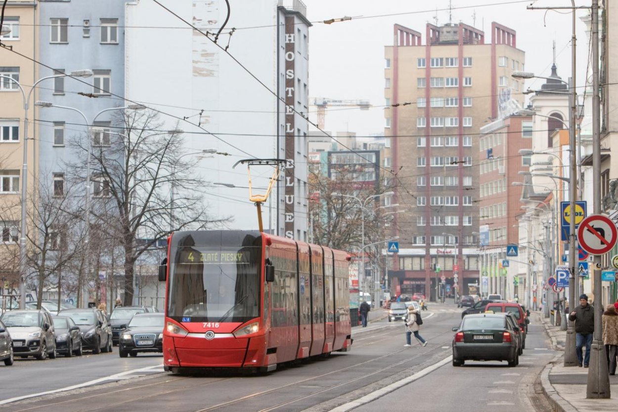 Električky do Petržalky stále nejazdia