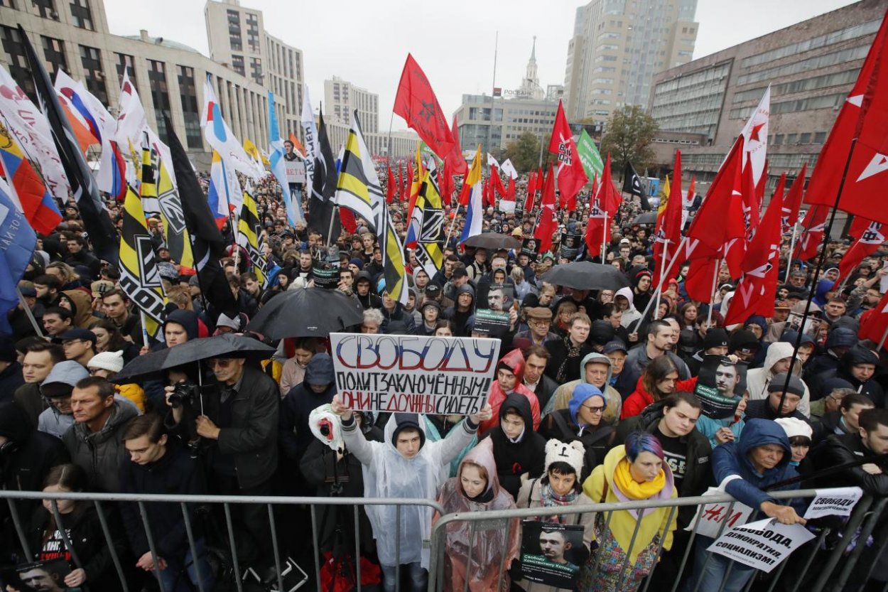 Na proteste v centre Moskvy sa zhromaždilo približne 20 000 ľudí