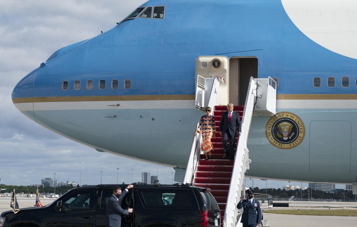 Ústavnú žalobu proti Trumpovi zašlú do Senátu v pondelok