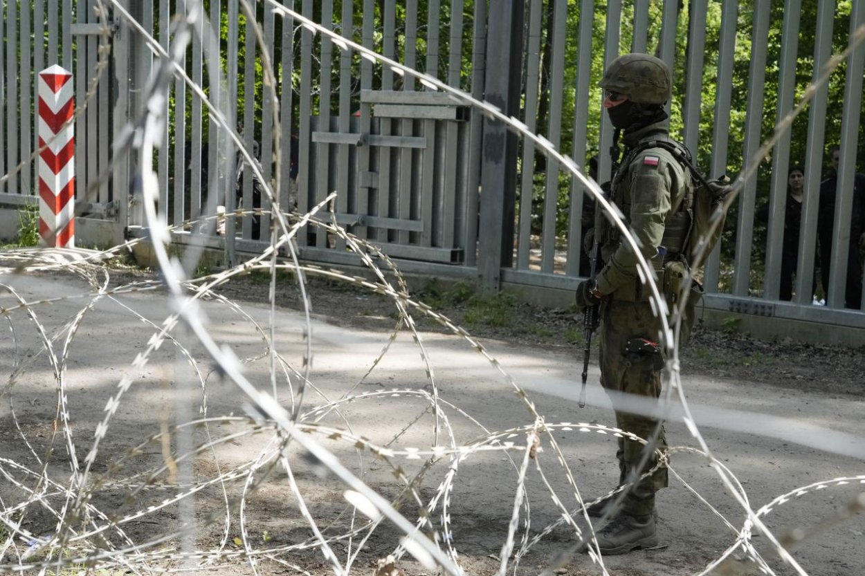 Poľsko zvažuje úplné uzavretie hranice s Bieloruskom pre nápor migrantov