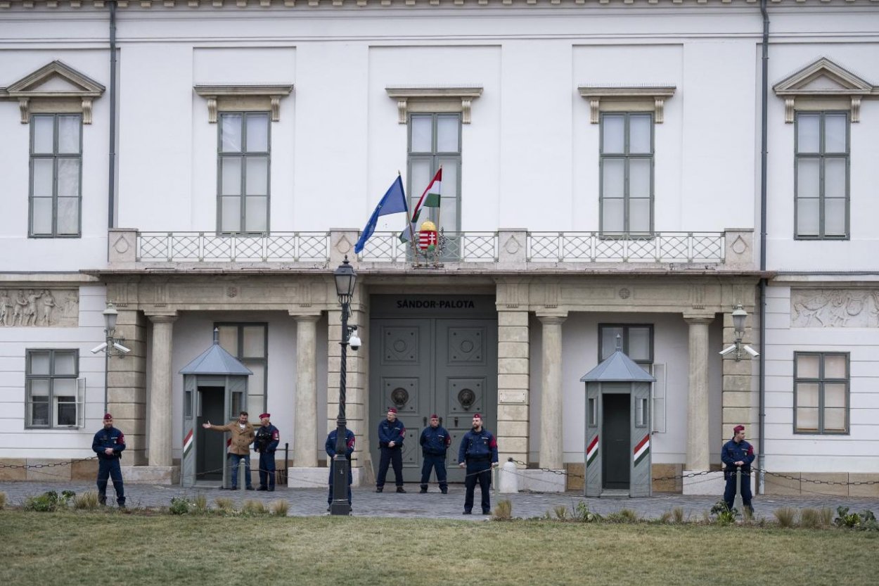 Maďarská opozícia chce priamu voľbu prezidenta i rušiť benefity Novákovej