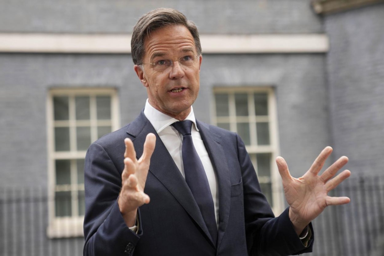 Rutte: Ukrajina musí začať prípadné rokovania s Ruskom z pozície sily