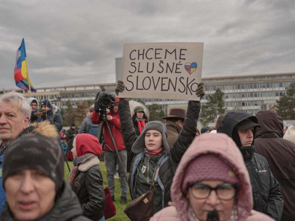 .mladí: Želania a predsavzatia mladého človeka v mladej krajine