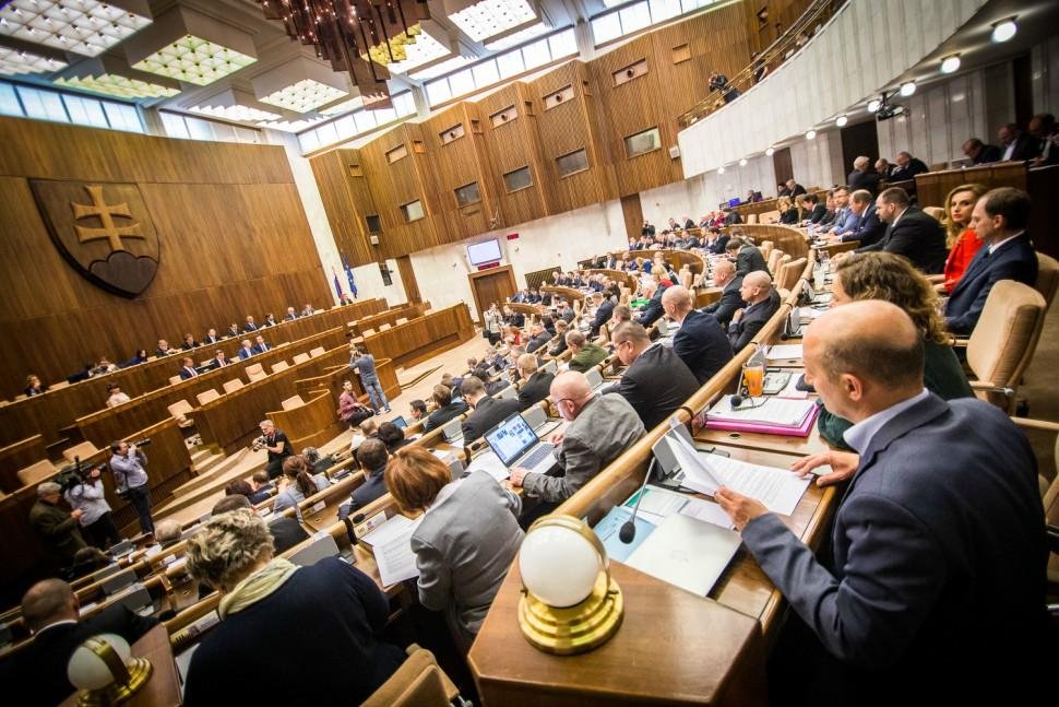 Opozícia a koalícia sa dohodli na pozmeňovacom návrhu k zrušeniu amnestií