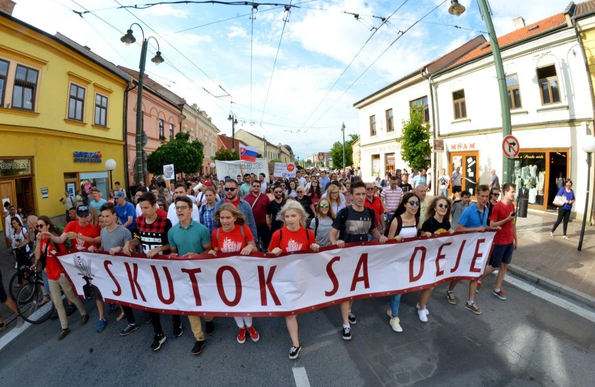 Študenti poslali Robertovi Ficovi list. Pozývajú ho na protikorupčný pochod