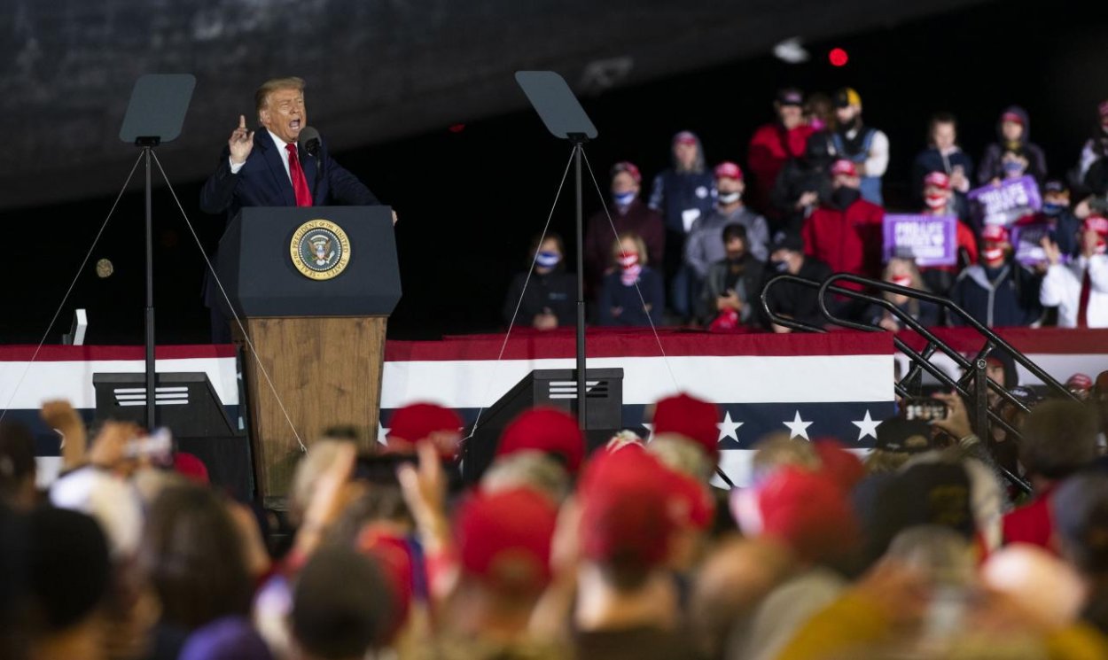 Trump obhajoval svoje zľahčovanie hrozby koronavírusu