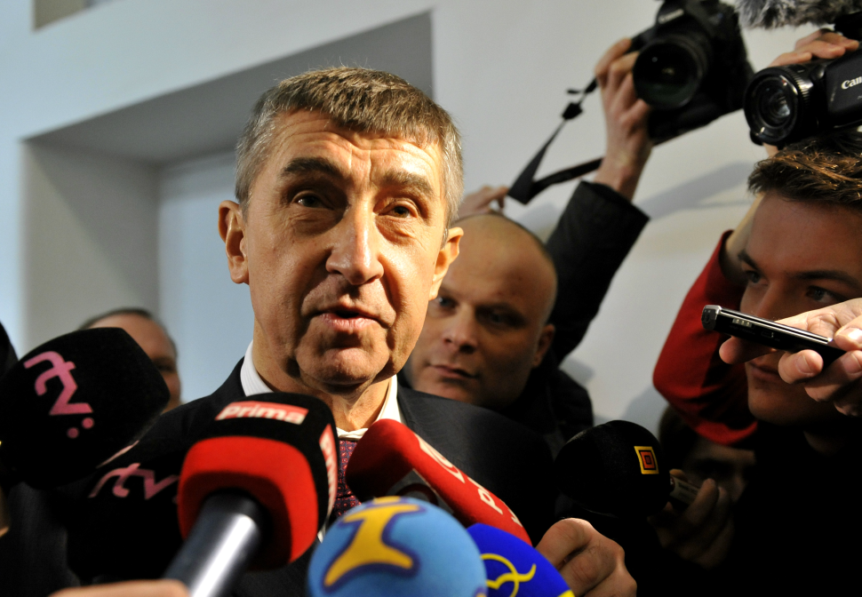 Babiš by chtěl řídit stát, ale ani ústavu pořádně nezná