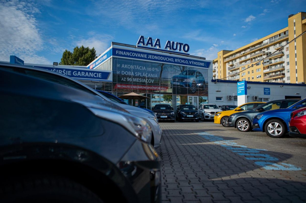 Black Friday: AAA AUTO má zľavy na skoro 1 200 áut, zákazníci ušetria 900-tisíc eur