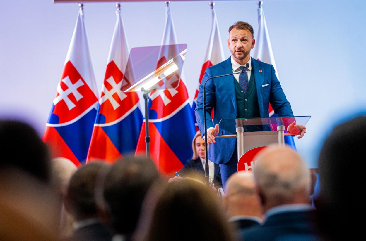 Hnutie Slovensko chce odvolávať Eštoka pre zmier s Babišom