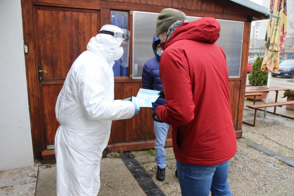 Čísla ukazujú, že pandemická situácia sa zhoršuje aj v Bratislave, upozorňuje primátor Vallo