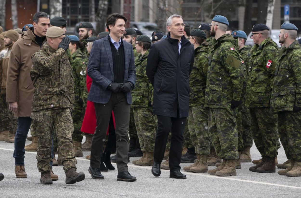 Stoltenberg varuje Rusko pred útokmi na dodávky zbraní Ukrajine