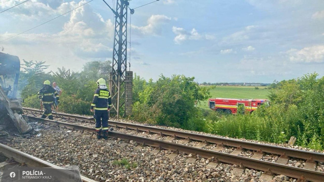 Vláda: Štát vyplatí rodinám obetí vlakového nešťastia po 50.000 eur