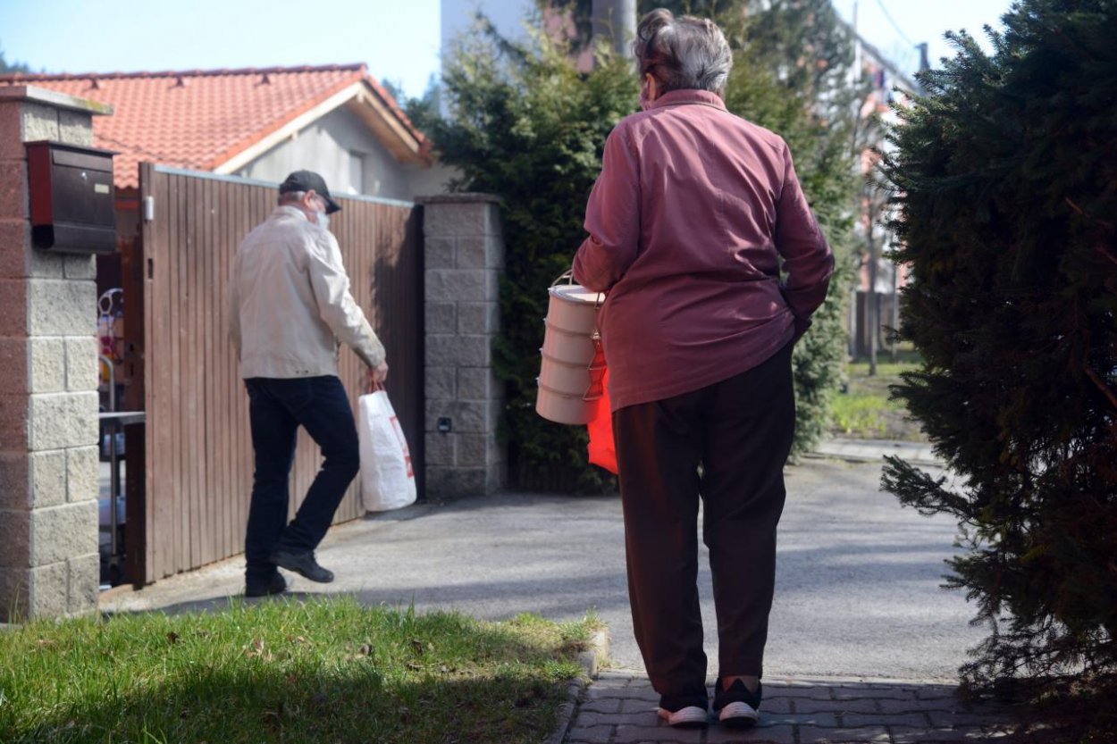 Peňazí je tento rok výrazne menej a 13. dôchodky ani neboli v rozpočte, tvrdí Heger