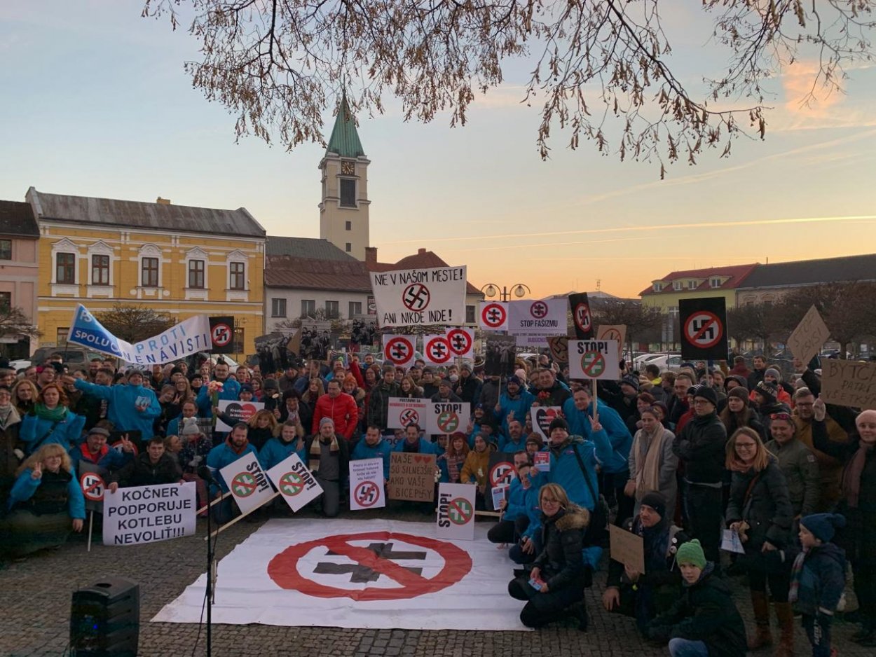 Týždeň v kampani: Aktivisti kazia kampaň kotlebovcom, PS/Spolu z toho profituje