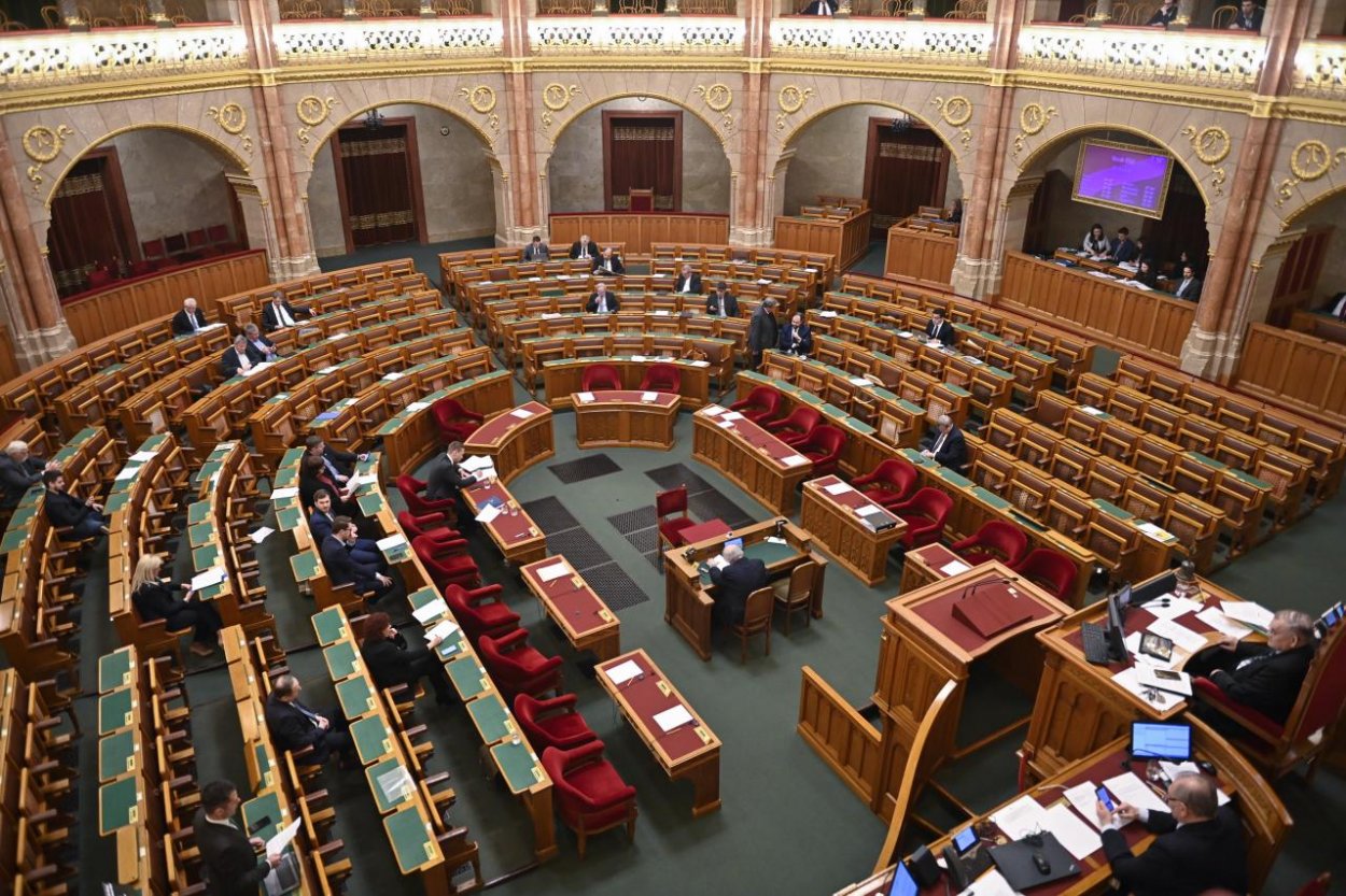 Maďarský parlament ratifikoval vstup Fínska do NATO