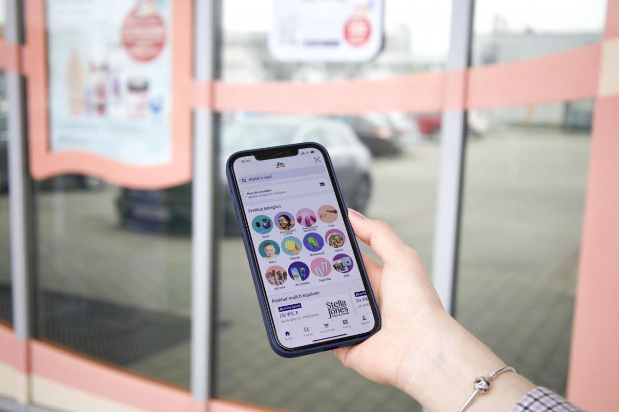 Moja dm-App prepája digitálne služby a predajne dm  Nová aplikácia dm s množstvom výhod