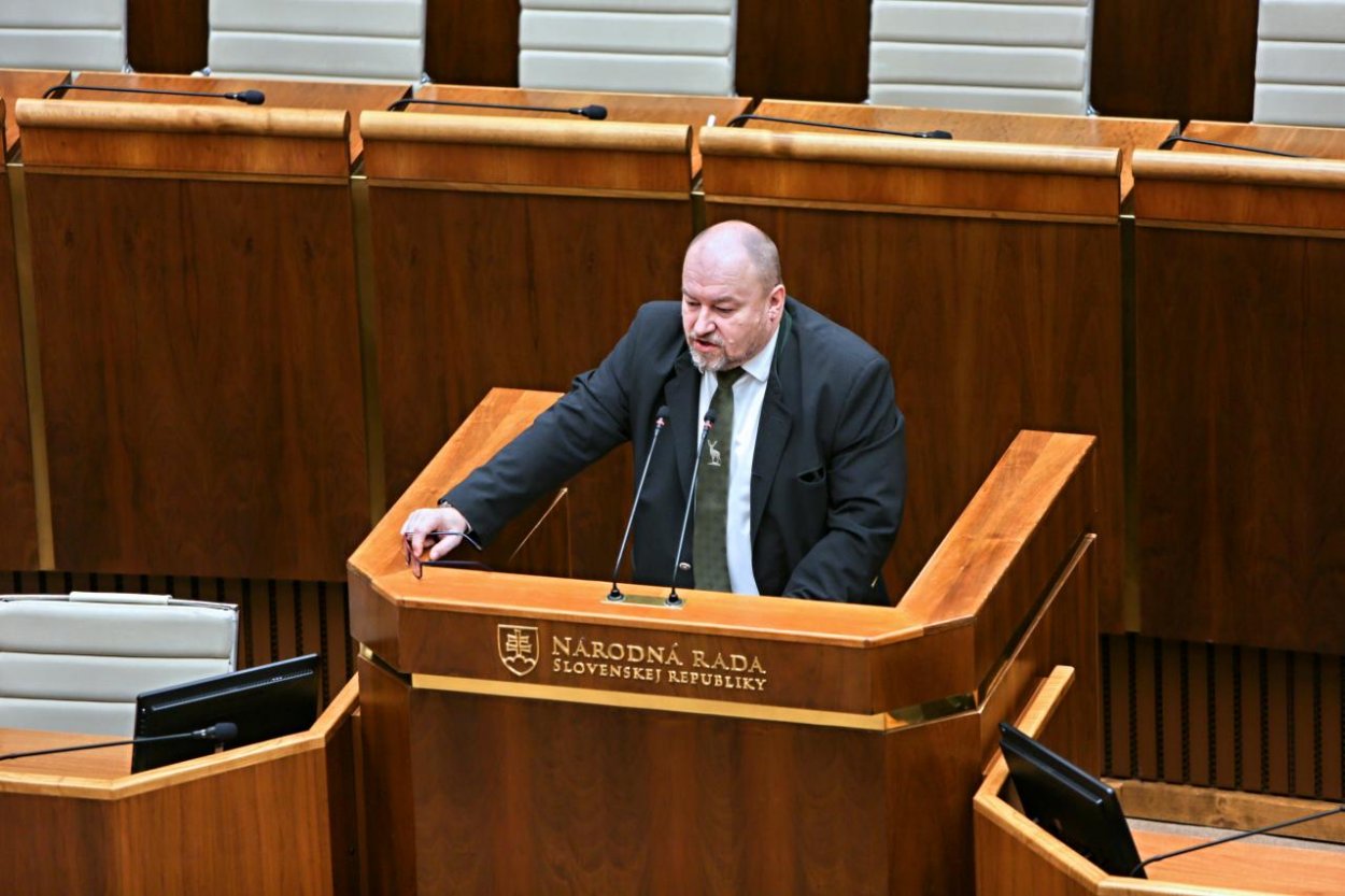 Rokovanie o novele zákona o neziskových organizáciách a odvolanie Rudolfa Huliaka sa odkladá na február