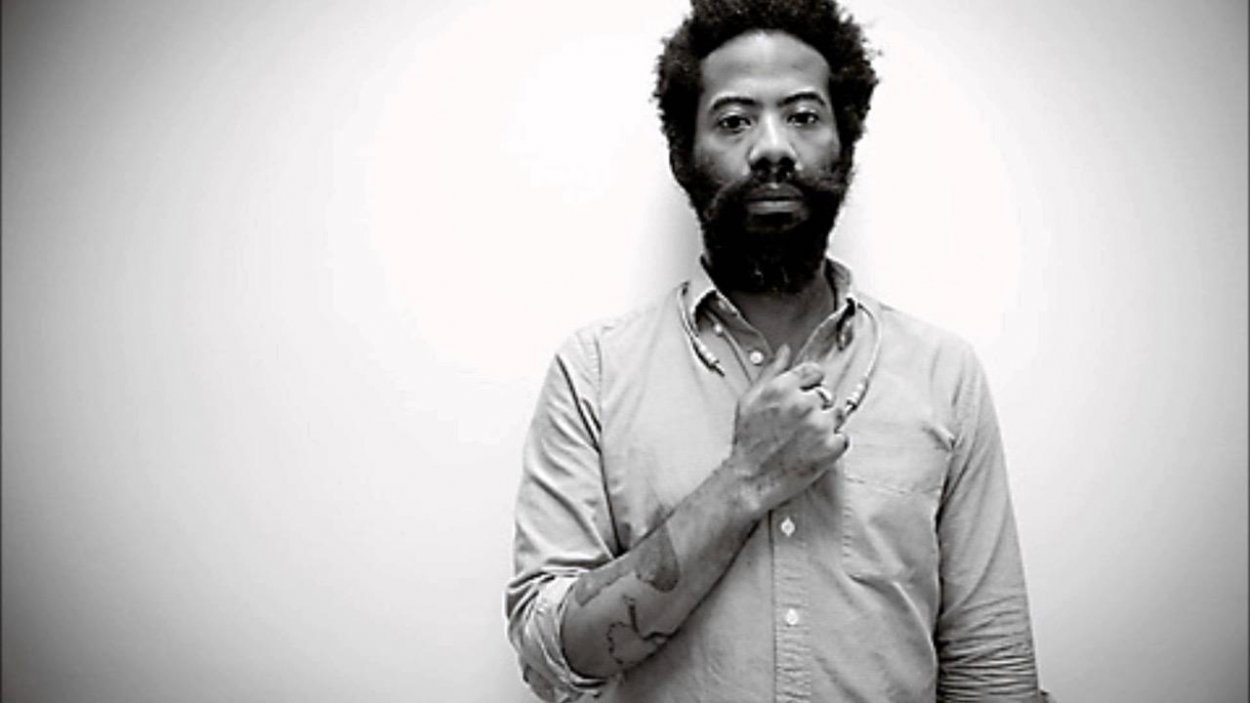 Káblikový „šaman“​​ Robert Aiki Aubrey Lowe zavíta do A4!