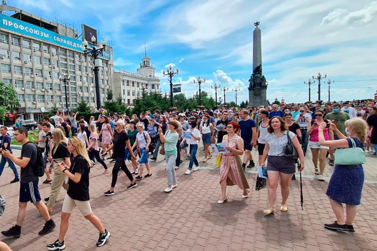 „Dolu s Putinom!“ Cár-zjednotiteľ dostáva zabrať