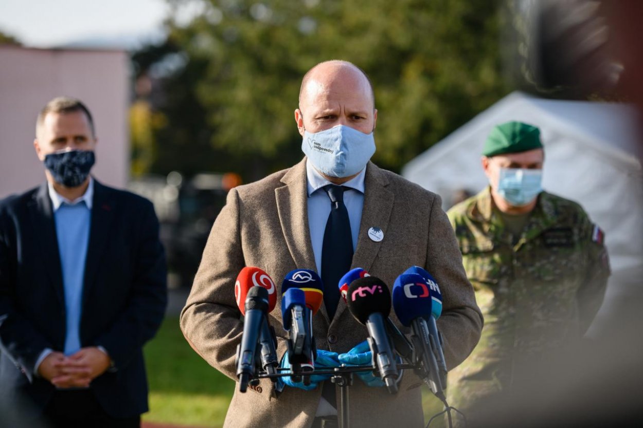 Minister Naď o priebehu pilotného testovania: Zachytili sme pozitívny zdravotnícky personál, museli sme ho nahradiť