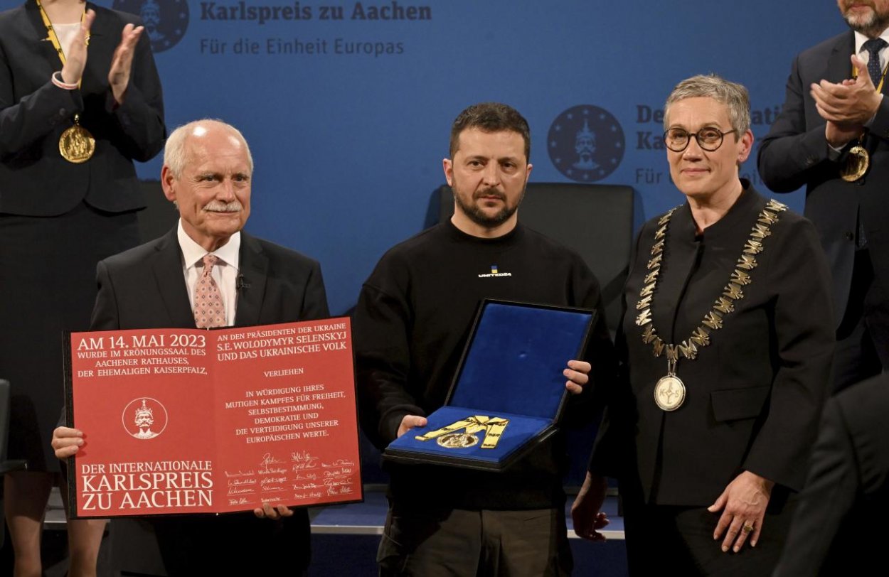 Nemecko odovzdalo Zelenskému a ľudu Ukrajiny Medzinárodnú cenu Karola Veľkého