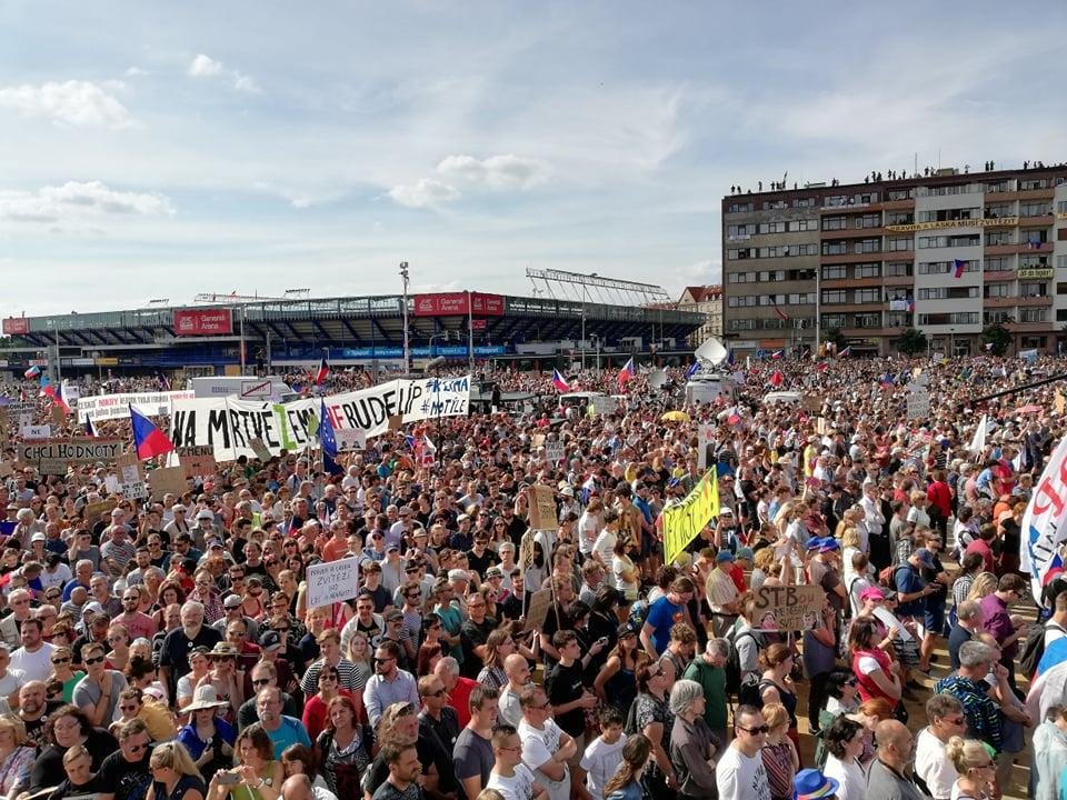 Pražská Letná sa plní, Babiš nerozumie prečo