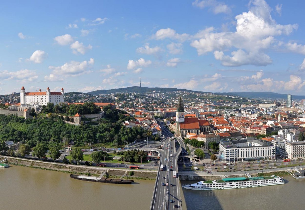 Agentúra Fitch ponechala Slovensku negatívny výhľad, pomohlo by zníženie závislosti od ruského plynu