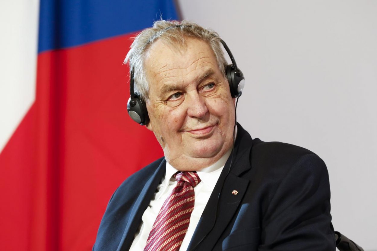 Zeman vyznamenal Gotta, Bohdalovú, Remeka aj Zelenského