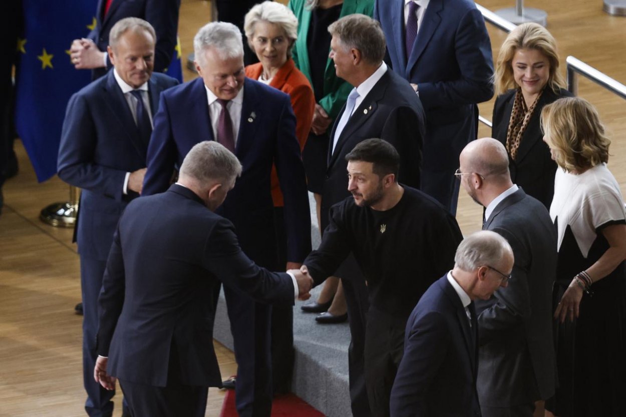 Zelenskyj povedal Ficovi, že Slovensko by malo Ukrajine pomáhať, inak pocíti, čo všetko môže Putin spôsobiť