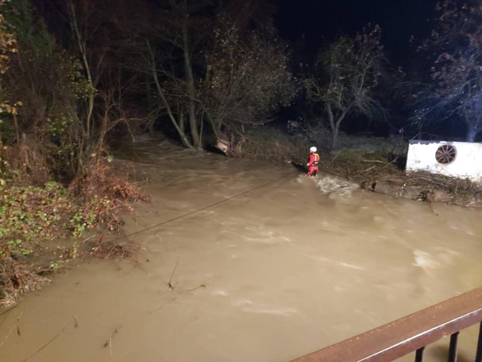 Hasiči stále pátrajú po telách žien, všetky tri sú mŕtve