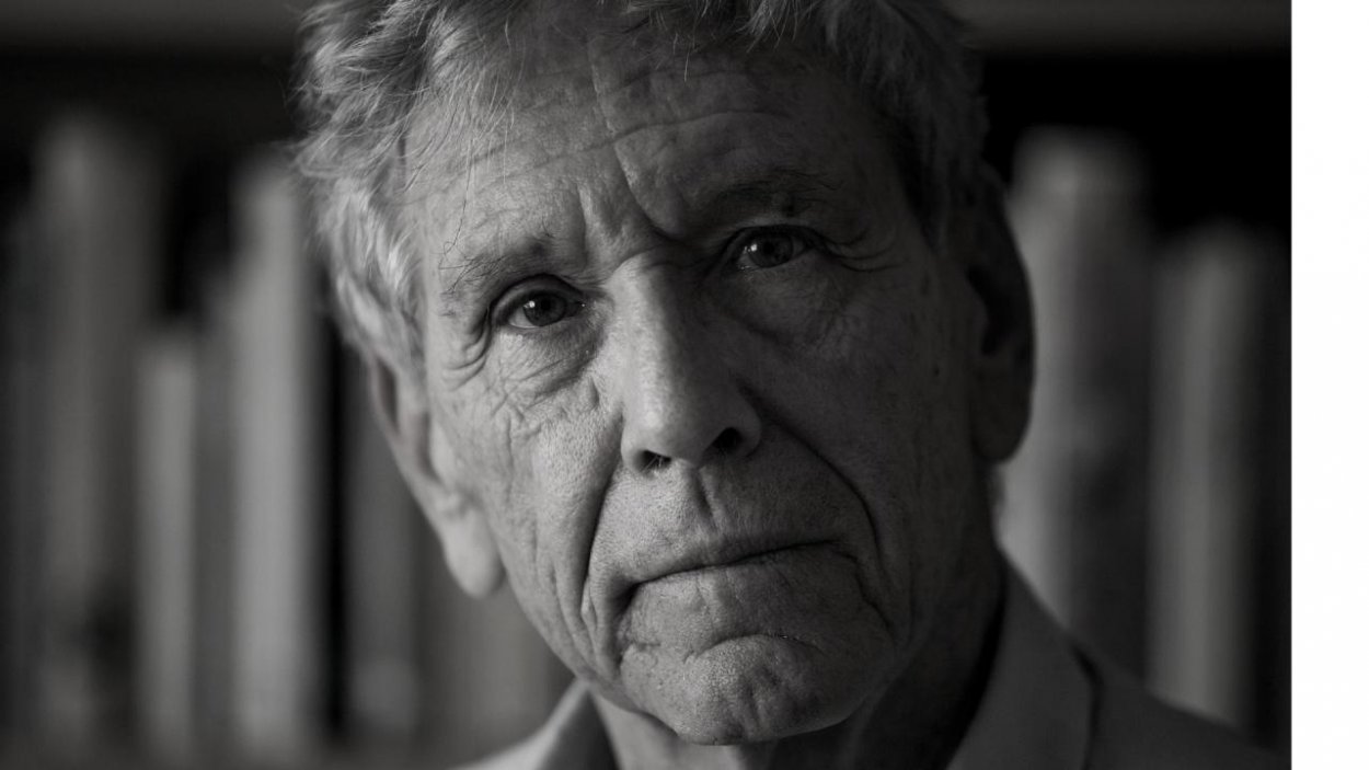 Zomrel spisovateľ Amos Oz