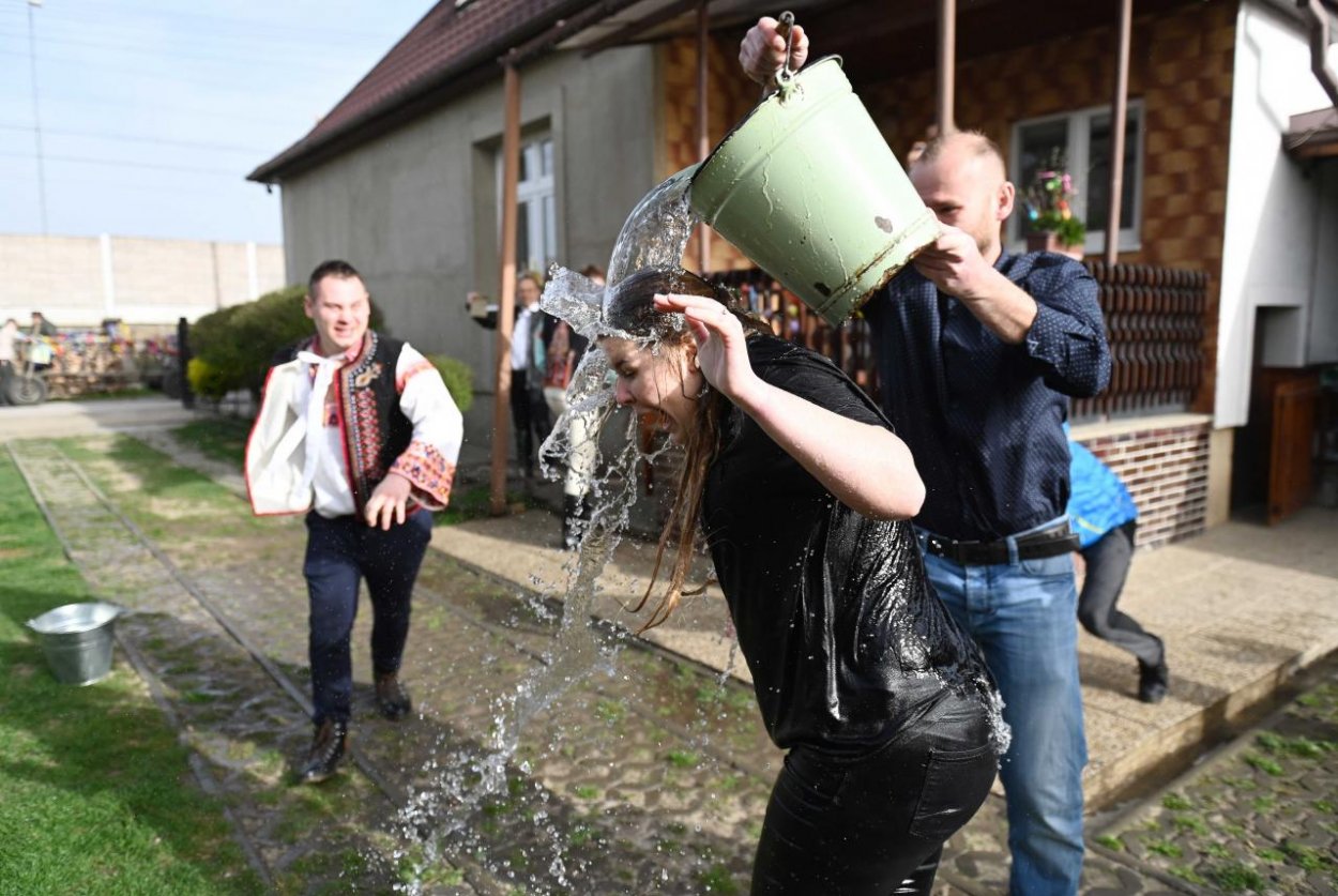 .mladí: Aj Veľkonočná oblievačka by mala byť podmienená súhlasom