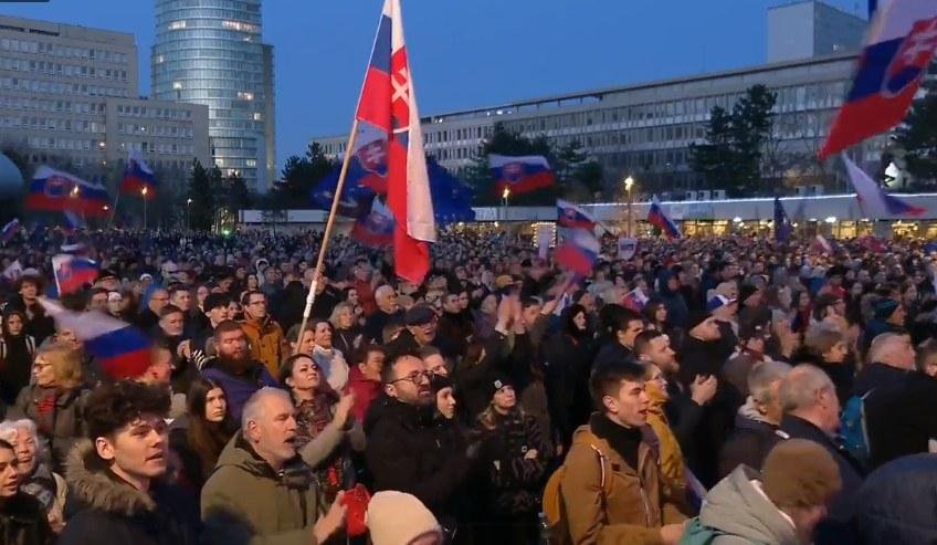 Nedovoľme im ovládnuť celý štát — priamy prenos z Námestia slobody