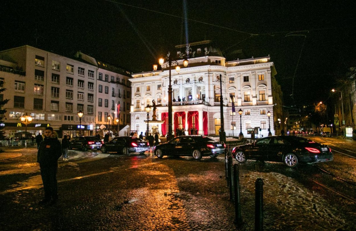 Historickú budovu SND dočasne zatvoria, dôvodom je havarijný stav objektu