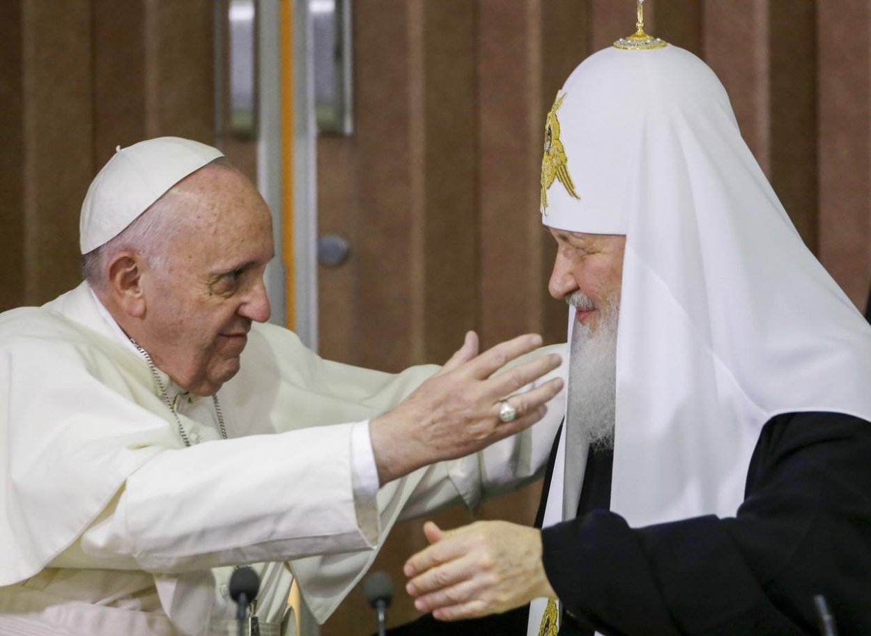 Orbán namieta proti sankciám na patriarchu Kirilla