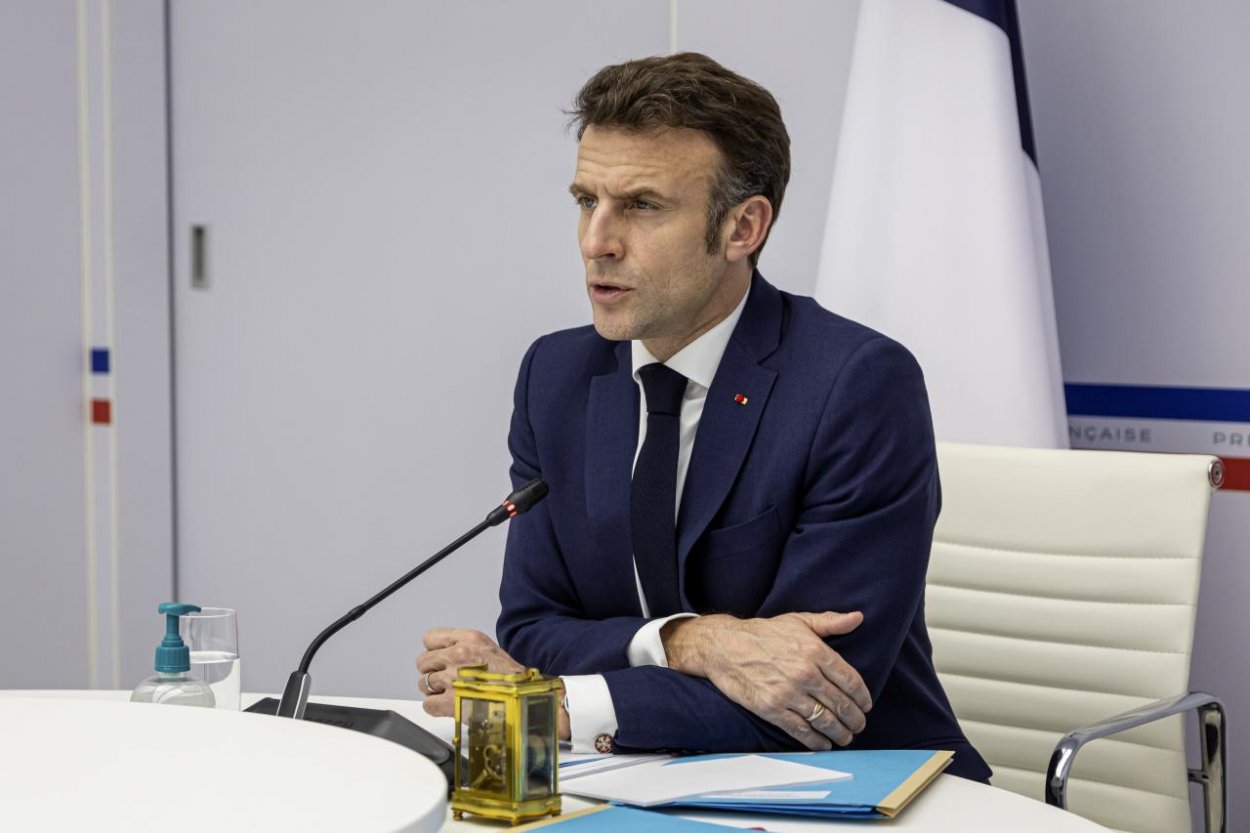 Macron oznámil, že začiatkom apríla navštívi Čínu