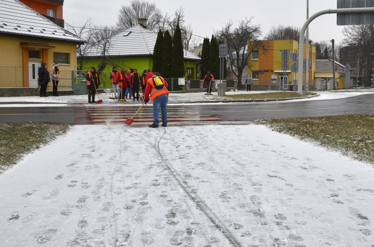 Meteorológovia varujú pred poľadovicou a silným vetrom