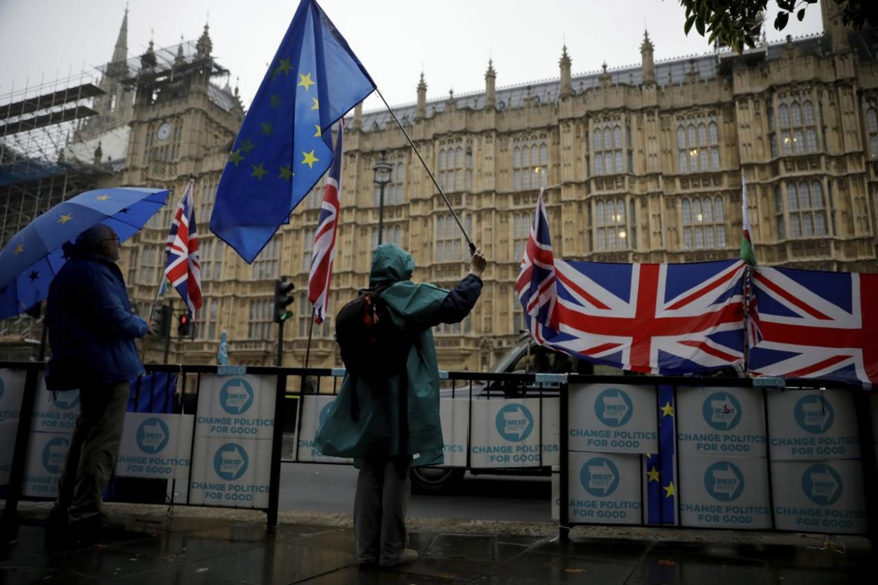 Európska únia sa zatiaľ nerozhodla o odklade brexitu