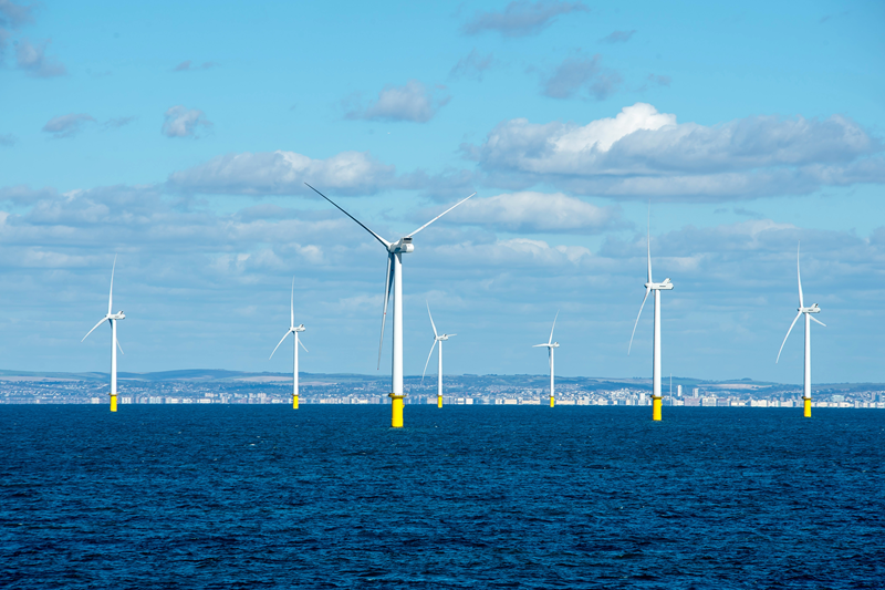 Zelenej energetike bude dominovať solárna energia. Investujeme aj do batérií a vodíka